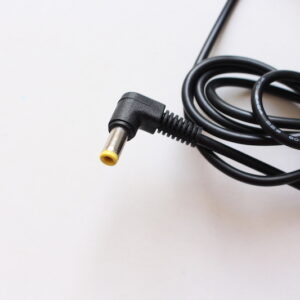 CHARGEUR  POUR PC PORTABLE  TOSHIBA 19V*1.58A