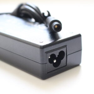 CHARGEUR POUR PC PORTABLE  : ADAPTABLE HP 18.5V*3,5A – 7,5*0,7*5,0 mm