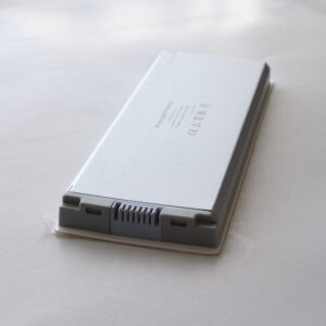 Batterie POUR PC PORTABLE MacBook 13″ – A1181 – – 2006-2009 10.8V – 55Wh A1185 couleur Blanc